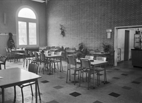 834810 Interieur van het N.S.-station Zwolle te Zwolle: buffet van de kantine van de S.O.V. (Spoorweg Onthouders Vereniging).